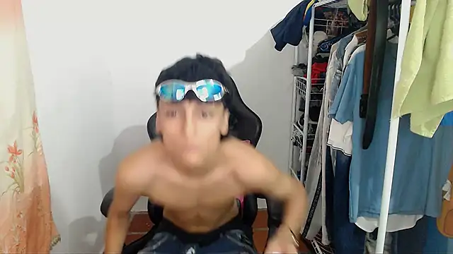 Snapshot of BOY_0914 chatting on February 21, 5:53 am BOY 0914 online show from February 21, 5:53 am