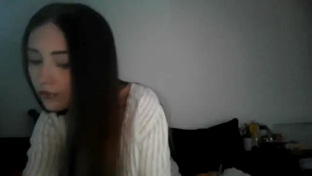 karlaluuvv online show from March 23, 1:11 pm