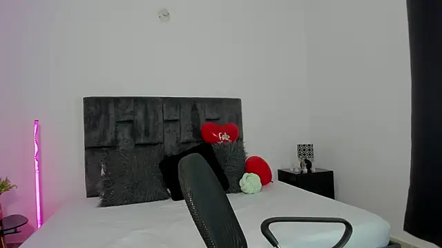 Snapshot of Malory_Saenzz chatting on February 17, 8:17 pm Malory Saenzz online show from February 17, 8:17 pm