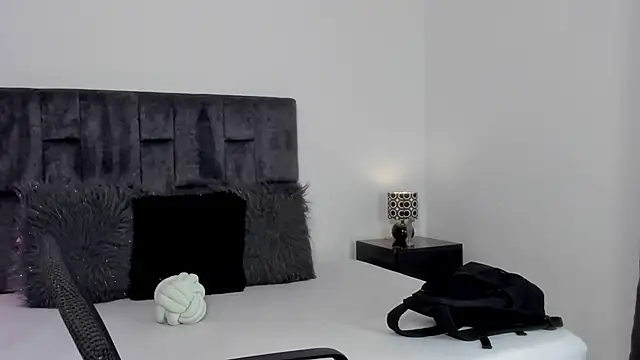 Snapshot of Malory_Saenzz chatting on February 8, 4:05 pm Malory Saenzz online show from February 8, 4:05 pm