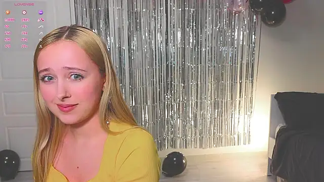 Snapshot of xloex chatting on February 12, 2:11 am xloex online show from February 12, 2:11 am