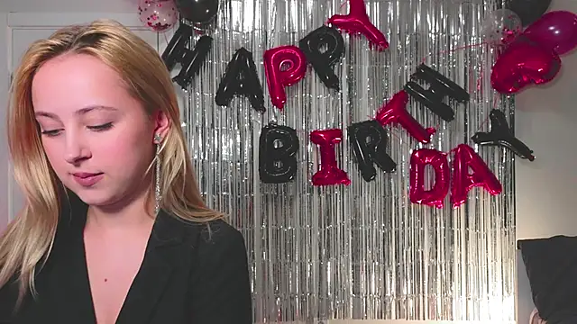 Snapshot of xloex chatting on February 10, 7:02 pm xloex online show from February 10, 7:02 pm