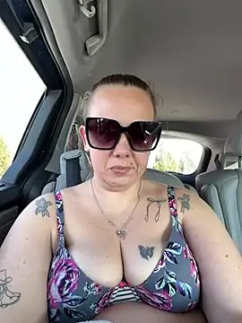 Snapshot of lickablelynn87 chatting on February 10, 6:40 pm lickablelynn87 online show from February 10, 6:40 pm