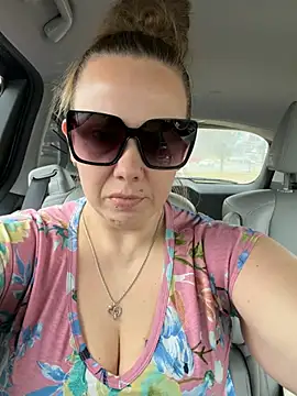 Snapshot of lickablelynn87 chatting on February 19, 4:48 pm lickablelynn87 online show from February 19, 4:48 pm