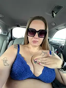 Snapshot of lickablelynn87 chatting on February 4, 4:46 pm lickablelynn87 online show from February 4, 4:46 pm