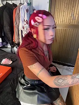 suky pou online show from February 4, 8:26 pm