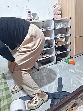 Snapshot of Mey_mey2k3 chatting on February 15, 4:02 am Mey mey2k3 online show from February 15, 4:02 am