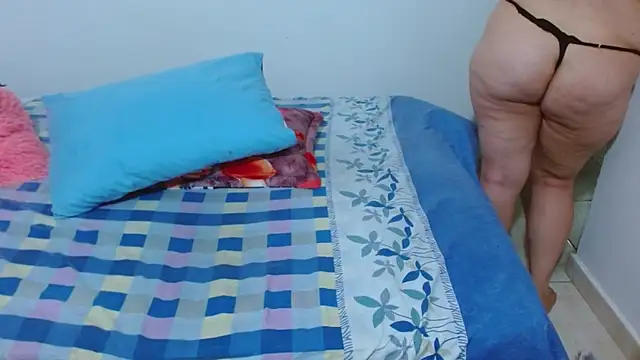 daniela pra online show from May 16, 1:48 am