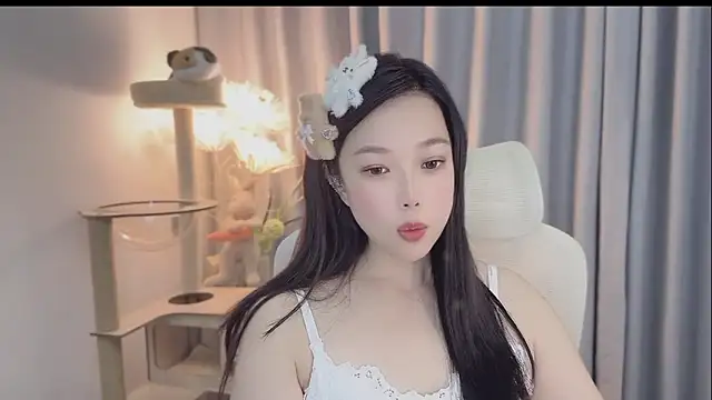 Yumi yuni online show from May 11, 2:45 pm