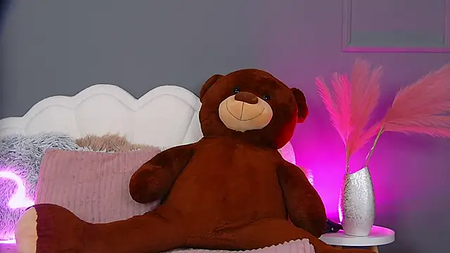 CrystalRedd online show from May 19, 5:36 am