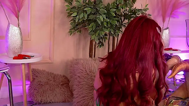 CrystalRedd online show from March 8, 5:44 am