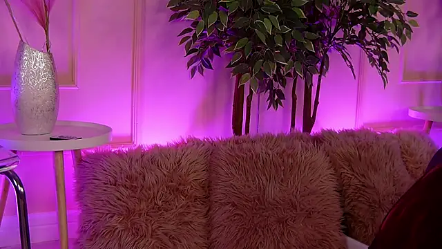 CrystalRedd online show from February 21, 6:04 am