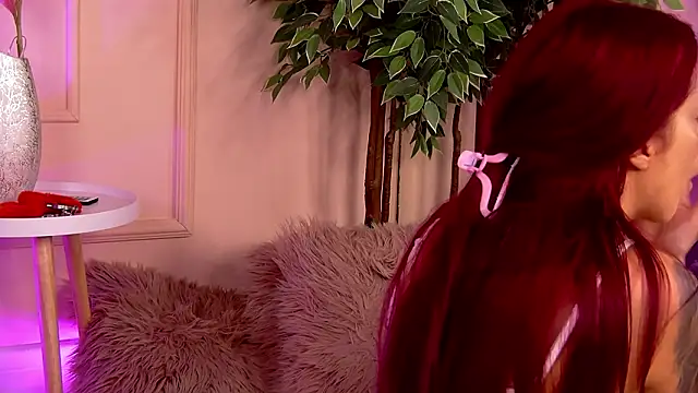 CrystalRedd online show from March 4, 5:15 am