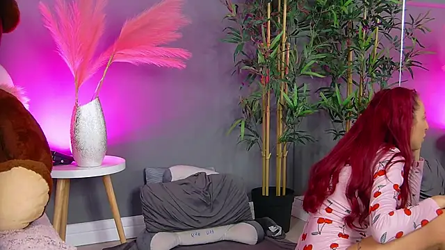 CrystalRedd online show from April 3, 4:30 am