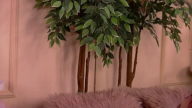 CrystalRedd online show from February 18, 6:22 am