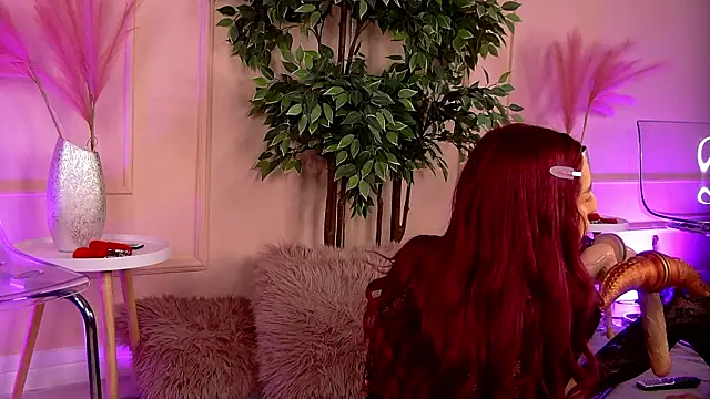 CrystalRedd online show from March 12, 5:55 am