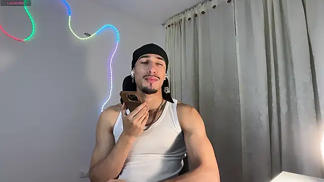 Snapshot of rafael_stone11 chatting on February 27, 1:17 am rafael stone11 online show from February 27, 1:17 am