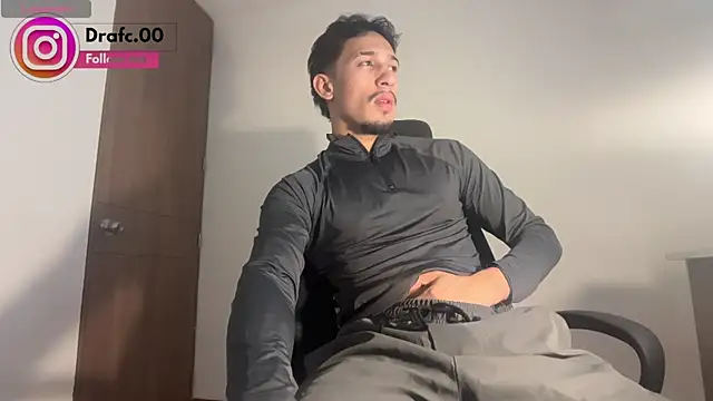 Snapshot of rafael_stone11 chatting on June 21, 1:22 am rafael stone11 online show from June 21, 1:22 am