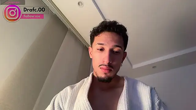 Snapshot of rafael_stone11 chatting on July 4, 5:25 am rafael stone11 online show from July 4, 5:25 am