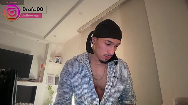 Snapshot of rafael_stone11 chatting on July 13, 5:51 am rafael stone11 online show from July 13, 5:51 am