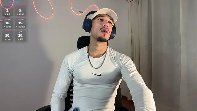 Snapshot of rafael_stone11 chatting on February 25, 12:22 am rafael stone11 online show from February 25, 12:22 am