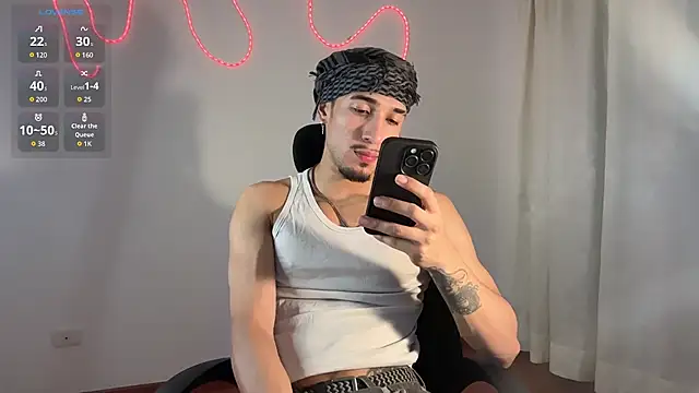 Snapshot of rafael_stone11 chatting on February 5, 1:23 am rafael stone11 online show from February 5, 1:23 am