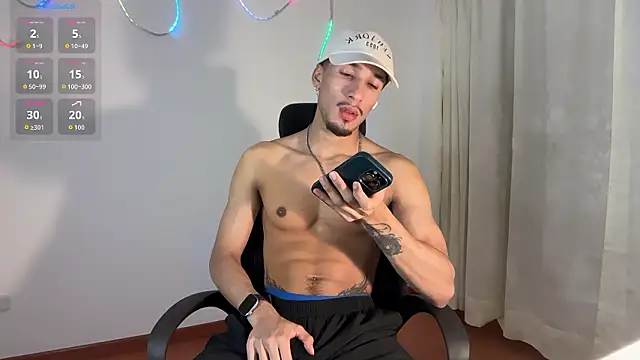 Snapshot of rafael_stone11 chatting on February 18, 3:04 am rafael stone11 online show from February 18, 3:04 am