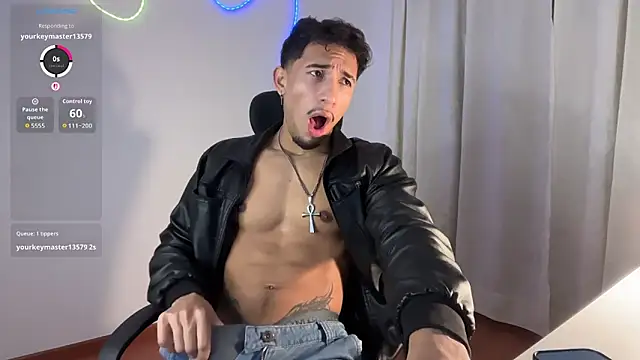 Snapshot of rafael_stone11 chatting on February 13, 3:39 am rafael stone11 online show from February 13, 3:39 am