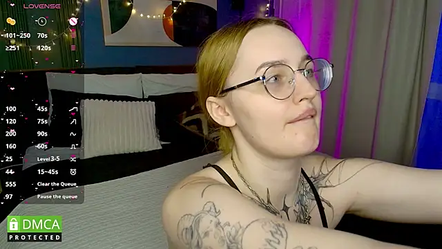AdeLuna online show from May 26, 5:11 pm