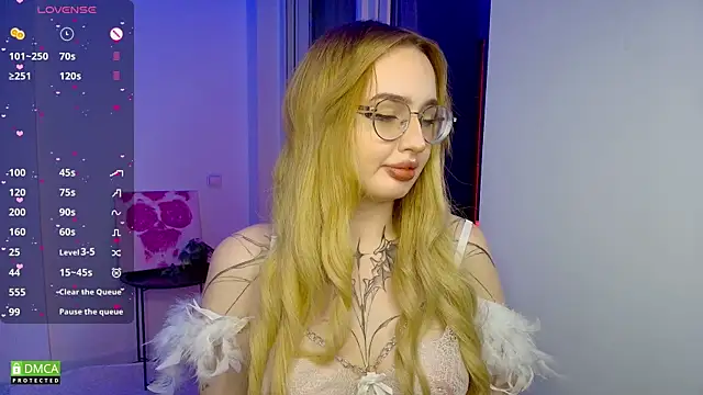 AdeLuna online show from May 3, 9:07 pm