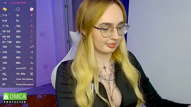 AdeLuna online show from May 28, 9:43 pm