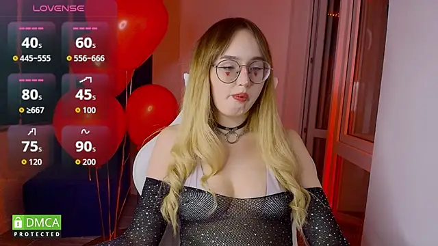 AdeLuna online show from February 14, 9:04 pm