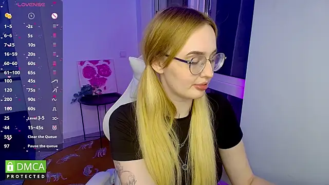 AdeLuna online show from May 30, 9:42 pm