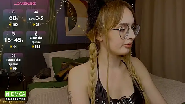 AdeLuna online show from February 8, 9:23 pm