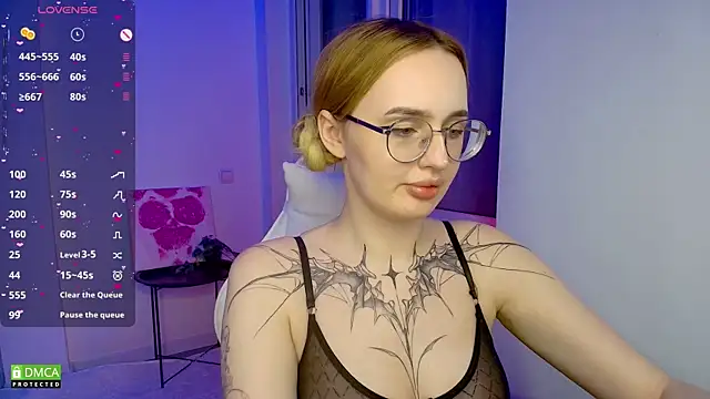 AdeLuna online show from May 1, 9:09 pm