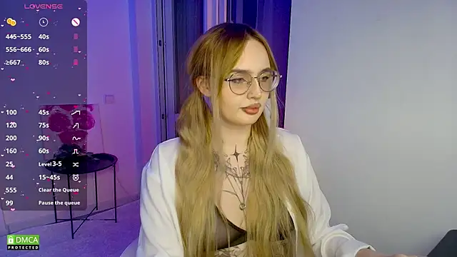 AdeLuna online show from April 26, 9:12 pm