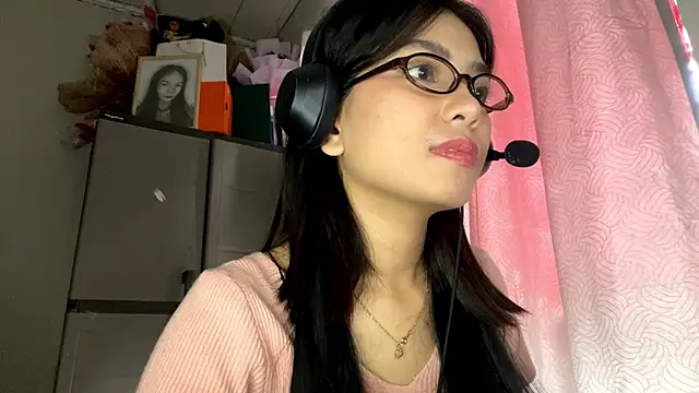 ConstancePorrini online show from February 19, 5:48 am