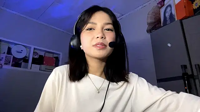 ConstancePorrini online show from February 5, 10:22 am