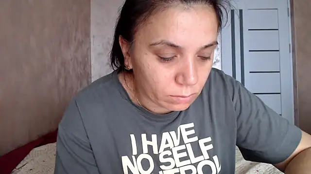 Snapshot of LorraGrey chatting on June 15, 6:24 am LorraGrey online show from June 15, 6:24 am