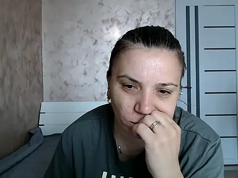 LorraGrey online show from April 15, 5:46 am