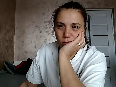 LorraGrey online show from May 7, 6:06 am