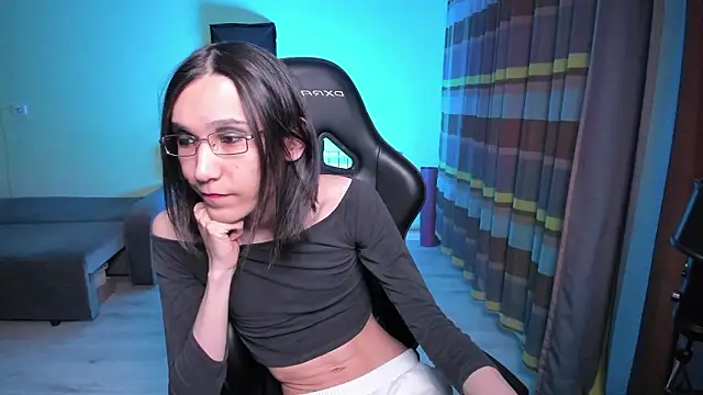 Snapshot of alison_marlowe chatting on February 14, 7:58 pm alison marlowe online show from February 14, 7:58 pm