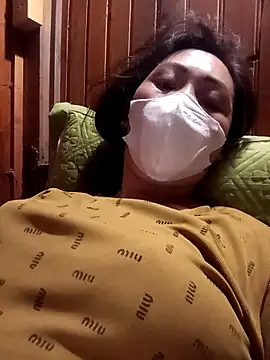 hot-luna- online show from April 4, 10:05 pm