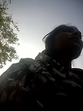 Hotty raghni online show from February 24, 2:45 am