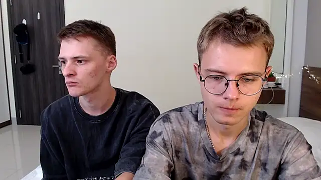 NikiKerryCum online show from April 18, 9:44 am
