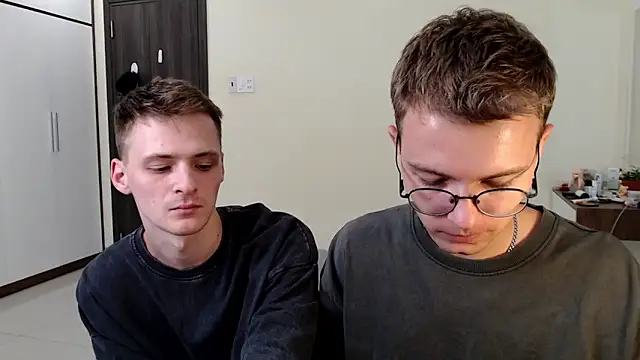 NikiKerryCum online show from April 19, 10:38 am