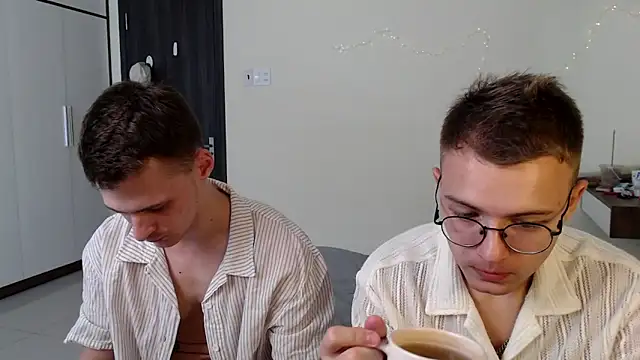 NikiKerryCum online show from June 6, 9:25 am