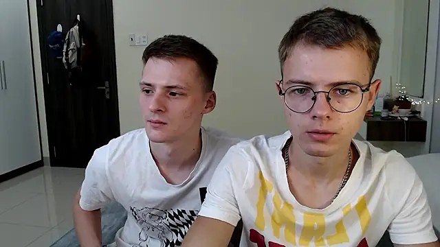 NikiKerryCum online show from April 9, 2:01 pm