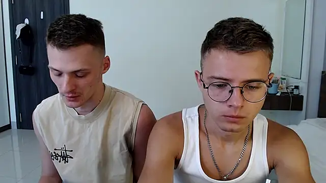 NikiKerryCum online show from April 25, 5:32 am