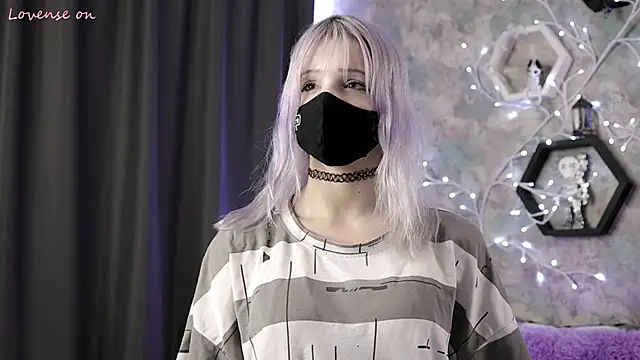 Yunakiss online show from April 5, 9:10 pm